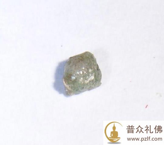 14岁小师妹慈韵（让雄拉姆）火化后留下舍利